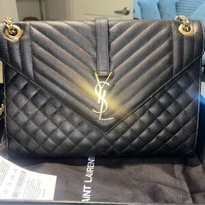 Saint Laurent

Envelope Large Shoulder Bag in Matelassé Lambskin